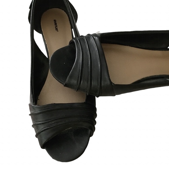 Avenue Slip On Open Toe Shoes - Black 8.5 Wide Width. - Picture 5 of 8